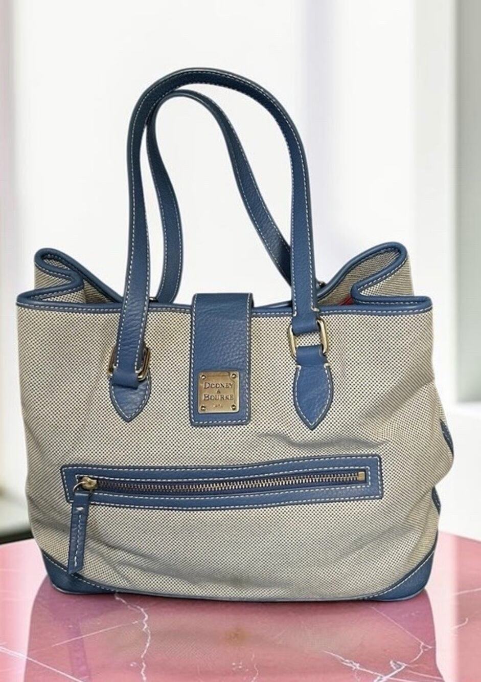 Vintage Womenโs Shoulder Bag Dooney & Bourke 1975 Blue